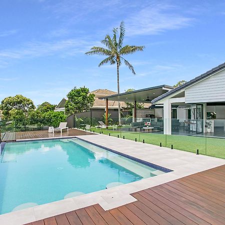 Waterfront Retreat With Infinity Pool & Canal Views Villa Gold Coast Exterior photo